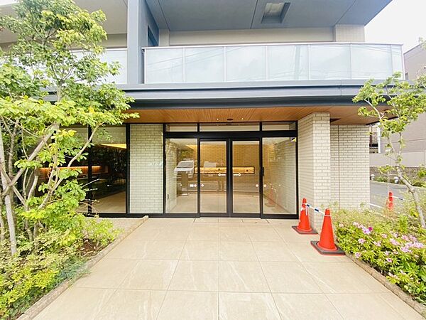 建物も植栽も、管理人さんによって綺麗に整備されております。