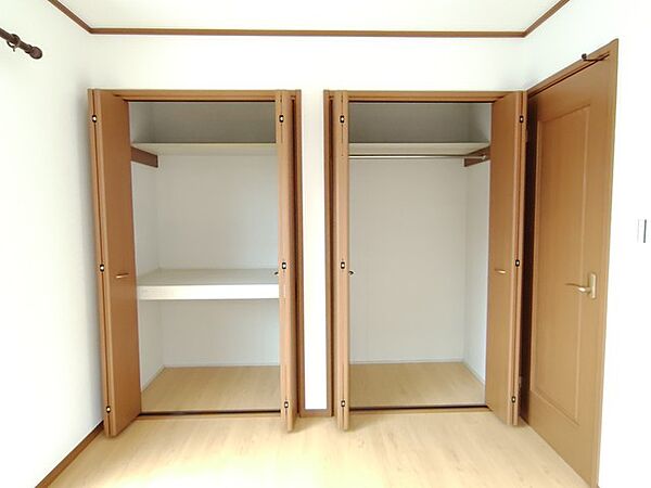 2階南西側：洋室6.0帖 広々収納で、仕事着、普段着をまとめて収納できます。