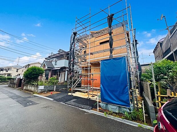 戸建てが立ち並ぶ静かな住宅街。四季折々の移り変わりを感じながら自然と楽しみ、暮らす、そんな毎日を日々の中で感じられる住環境