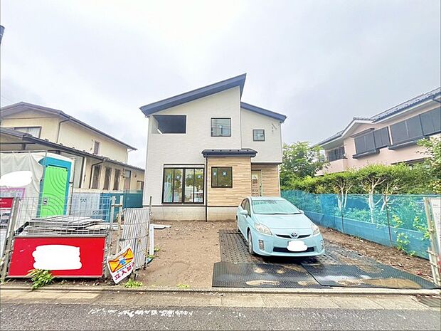戸建てならではのお庭スペース。BBQやガーデニング、お子様のプールなど、、、、様々な楽しみ方ができるプライベート空間。ご家族皆さままで思いっきりお楽しみください。 