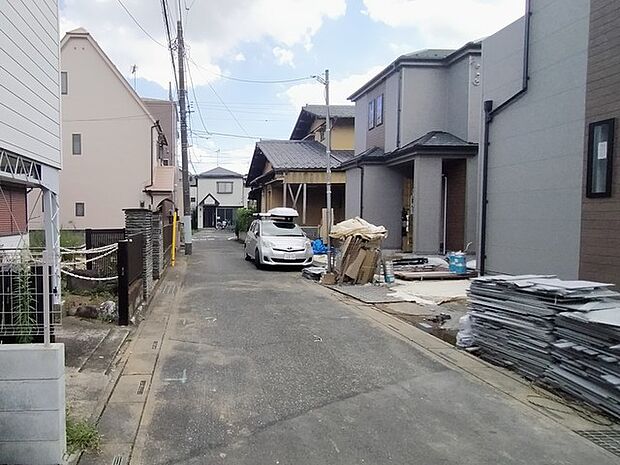 C号棟 東面前面道路(南向き)