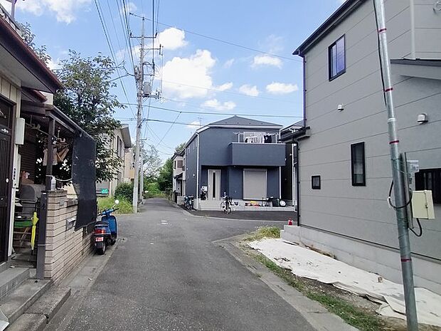 B号棟 北側前面道路(東向き)