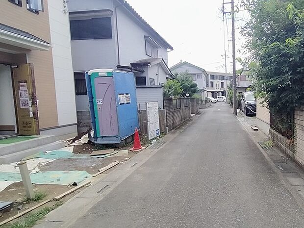 前面道路(西向き)
