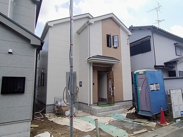 セカンドカーや来客時にも便利なカースペース2台分ございます。
