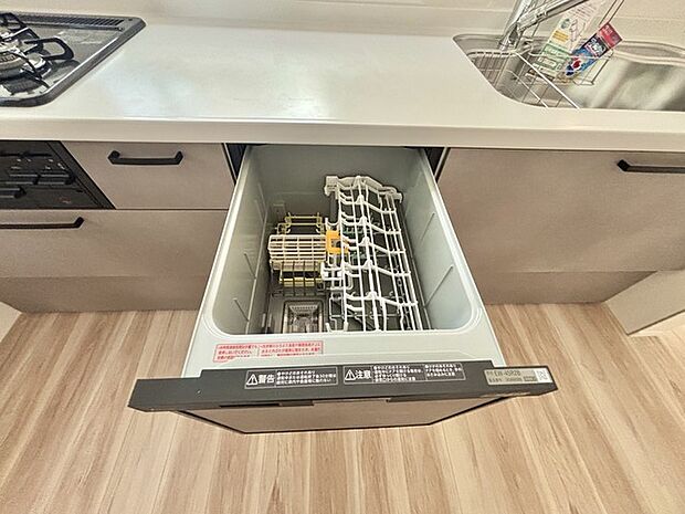家事時間を短縮できる食洗器付き、毎日の負担を減らしてお料理を楽しめる嬉しい設備です。
