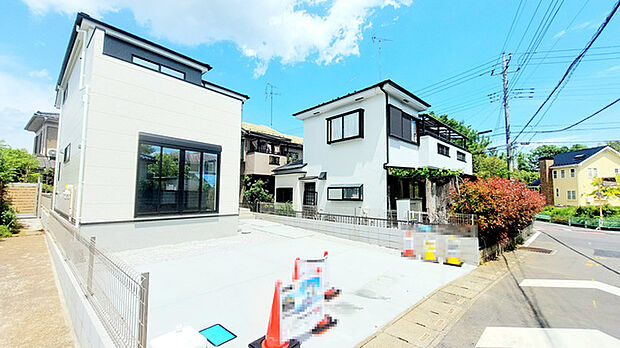 南道路に面しており日中もたくさんの陽が入ります。風通りや周辺環境など実際に現地にてご確認ください。