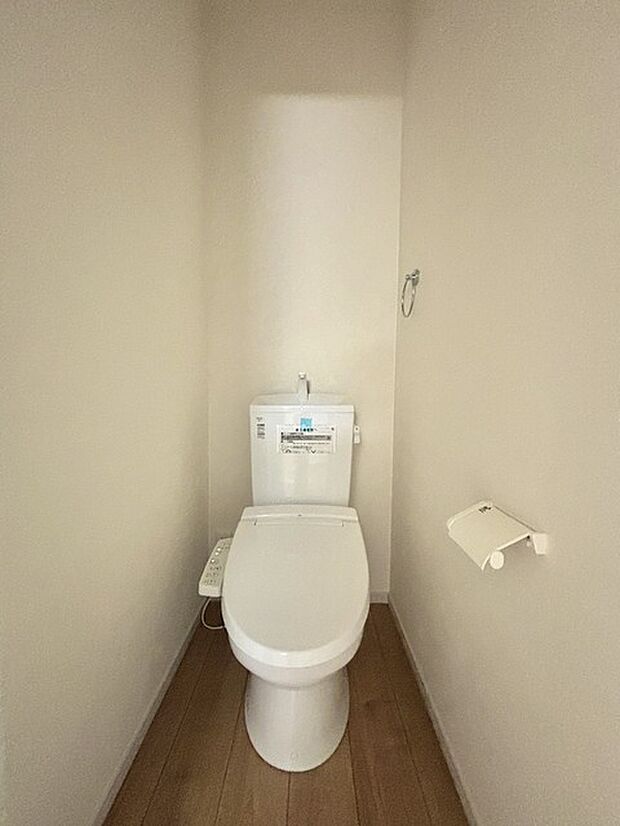 1.2階にそれぞれトレイがございます。朝の混雑時に分散して利用できるほか、ゲスト用としても使い分けることもできます。