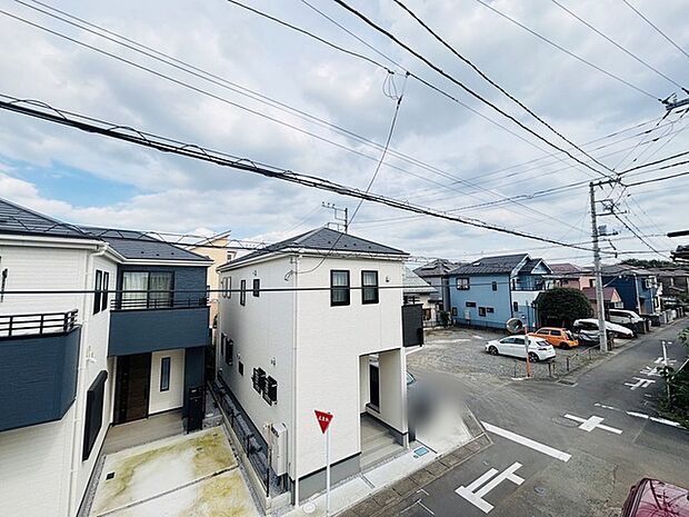 窓から眺める風景は一日の疲れを癒すヒーリングを奏でる、心地の良い時間を演出してくれます。室内も重要ですが、周りの環境もマイホーム選びの大事なポイント