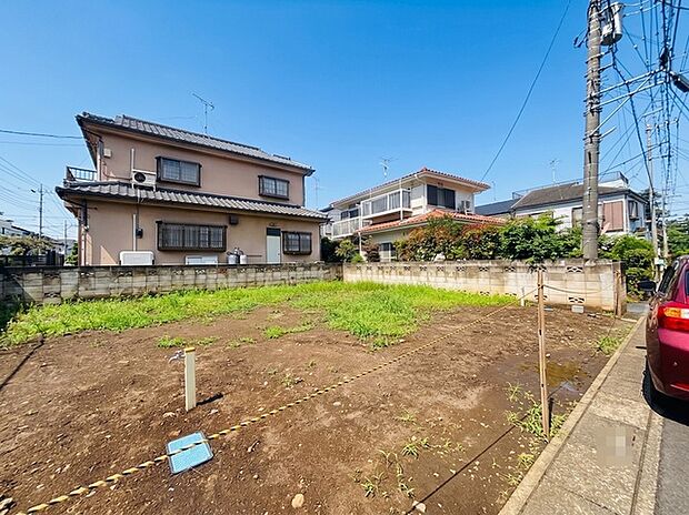 戸建てが立ち並ぶ静かな住宅街。四季折々の移り変わりを感じながら自然と楽しみ、暮らす、そんな毎日を日々の中で感じられる住環境 