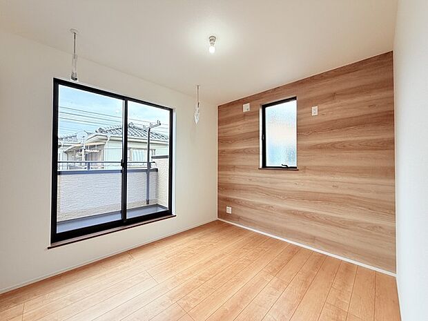 今からここを誰のお部屋にしようか、そんな洋室。大きさは〇〇帖です。