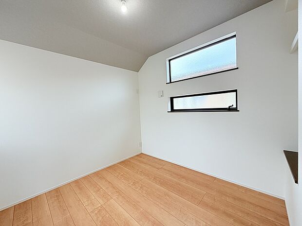 洋室4.5帖+半母屋下がり