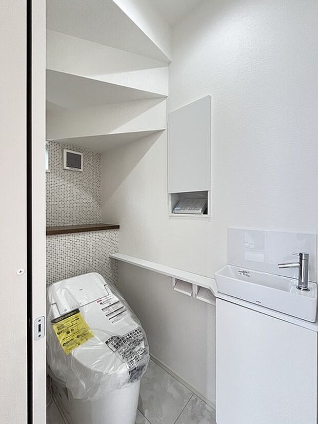 1.2階にそれぞれトレイがございます。朝の混雑時に分散して利用できるほか、ゲスト用としても使い分けることもできます。