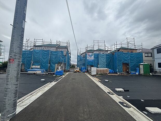 セカンドカーや来客時にも便利なカースペース2台分（車種によります）ございます。 