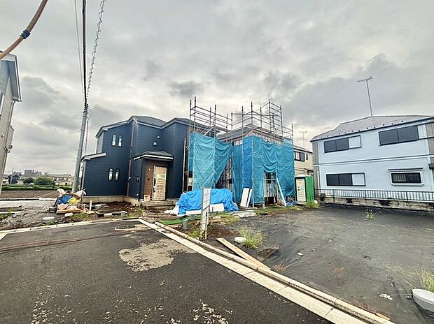 戸建てが立ち並ぶ静かな住宅街。四季折々の移り変わりを感じながら自然と楽しみ、暮らす、そんな毎日を日々の中で感じられる住環境 