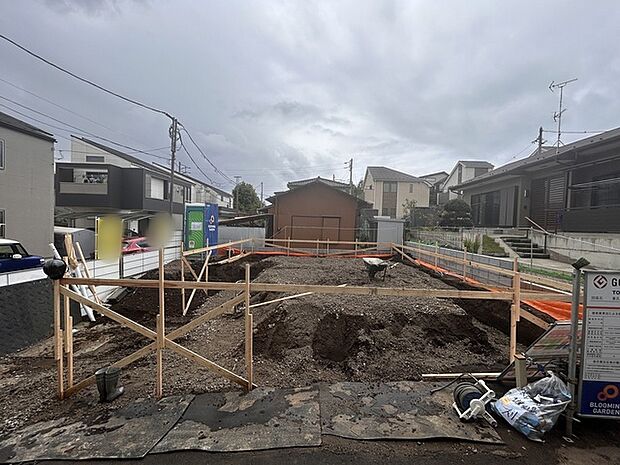 現地の見学とあわせて施工例もご案内させて頂きます。 お気軽にお問合せ下さい。