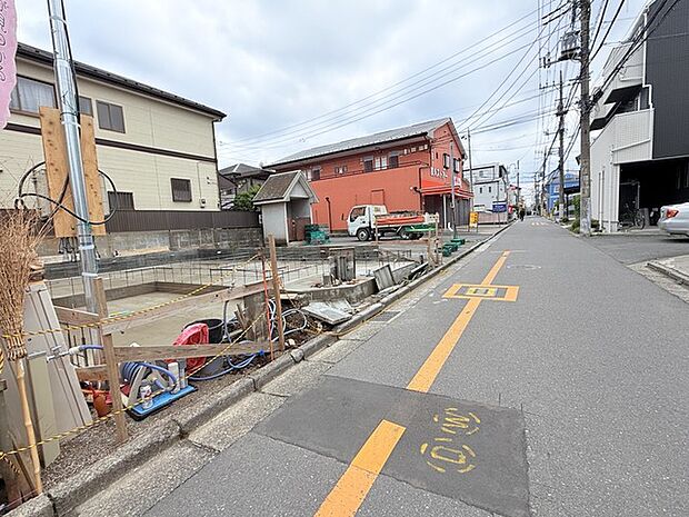 戸建てが立ち並ぶ静かな住宅街。四季折々の移り変わりを感じながら自然と楽しみ、暮らす、そんな毎日を日々の中で感じられる住環境 