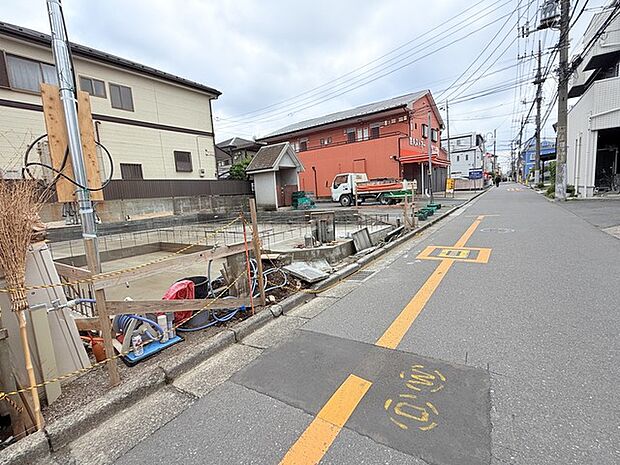 戸建てが立ち並ぶ静かな住宅街。四季折々の移り変わりを感じながら自然と楽しみ、暮らす、そんな毎日を日々の中で感じられる住環境 