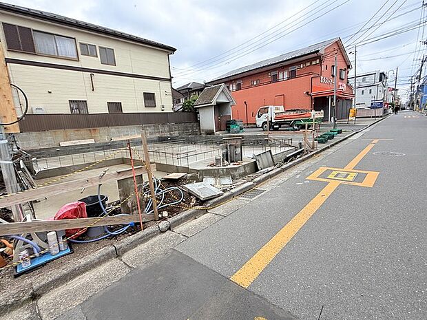 カースペースは1台駐車できます。車庫の出し入れのしやすさなど、実際に現地にてご確認ください。 
