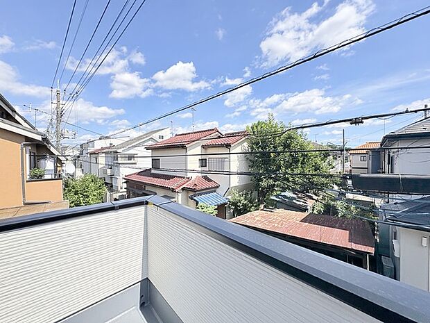 窓から眺める風景は一日の疲れを癒すヒーリングを奏でる、心地の良い時間を演出してくれます。室内も重要ですが、周りの環境もマイホーム選びの大事なポイント