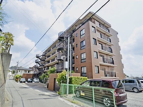 商業施設が徒歩圏内に充実、日々のお買い物も安心な環境です。