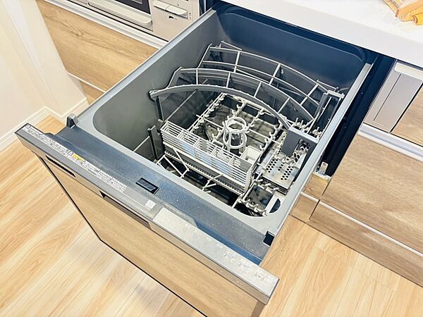 家事時間を短縮できる食洗機付き、毎日の負担を減らしてお料理を楽しめる嬉しい設備です。