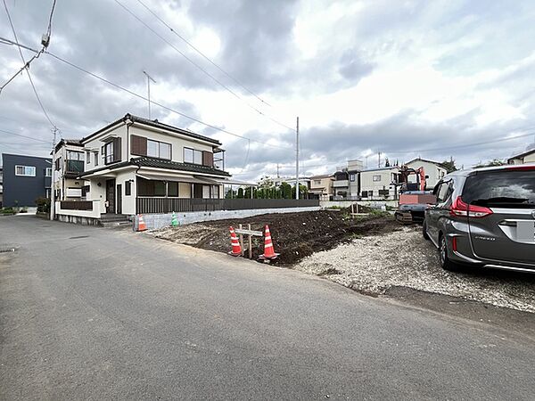 閑静な住宅街に位置する、ゆとりある敷地。暮らしの拠点として新たな可能性が広がる一画です