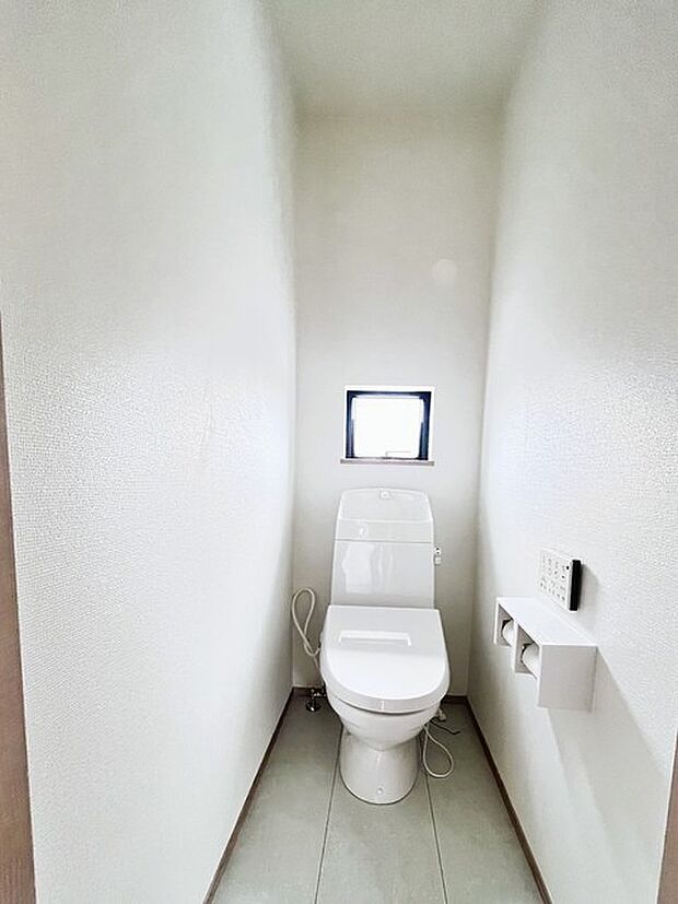 1.2階にそれぞれトレイがございます。朝の混雑時に分散して利用できるほか、ゲスト用としても使い分けることもできます。