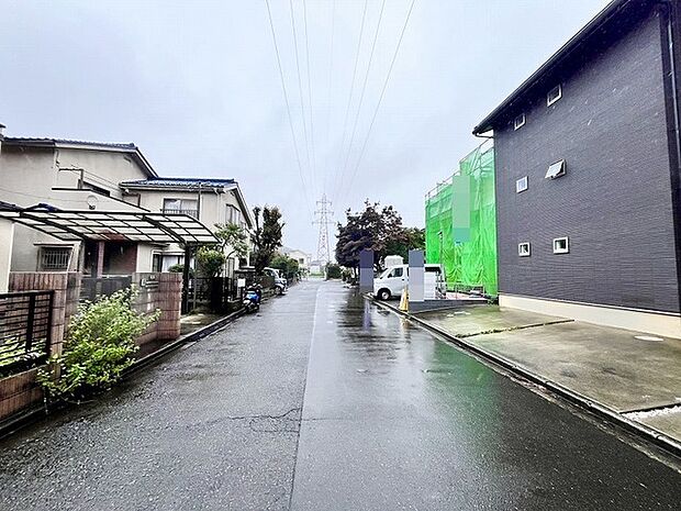 6m幅員の道路に面しておりお車の運転が苦手な方でも安心して出入りいただけます。