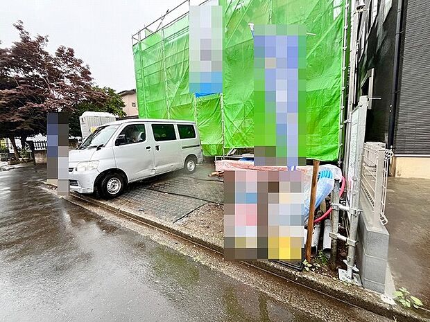 セカンドカーや来客時にも便利なカースペース3台分ございます。