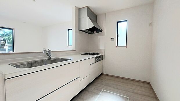 家族が一番集まる場所だから広々としつつも素敵な空間であって欲しい。皆がくつろぐリビングからキッチンまでが一つに繋がる空間。