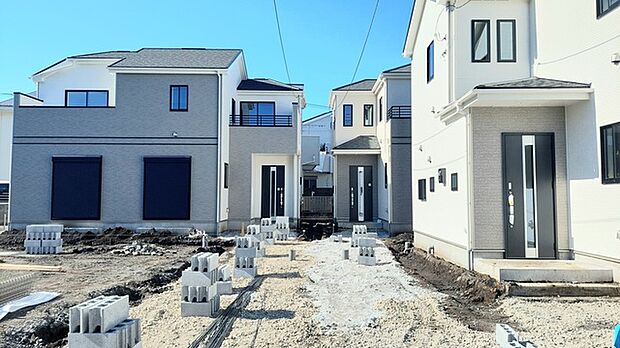 戸建てが立ち並ぶ静かな住宅街。四季折々の移り変わりを感じながら自然と楽しみ、暮らす、そんな毎日を日々の中で感じられる住環境
