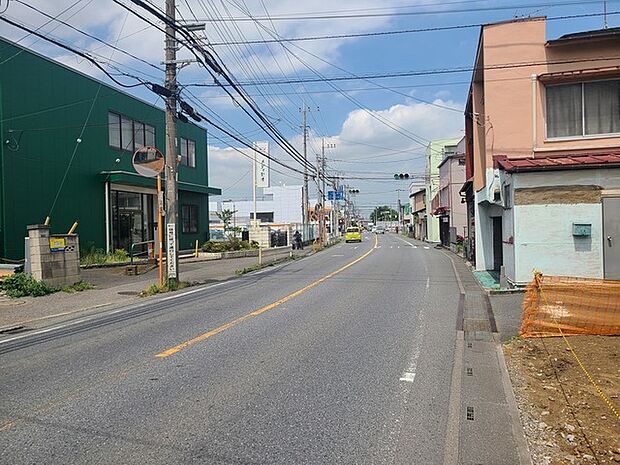 戸建てが立ち並ぶ静かな住宅街。四季折々の移り変わりを感じながら自然と楽しみ、暮らす、そんな毎日を日々の中で感じられる住環境