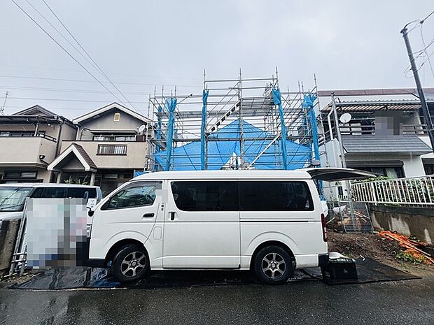 セカンドカーや来客時にも便利なカースペース2台分ございます。