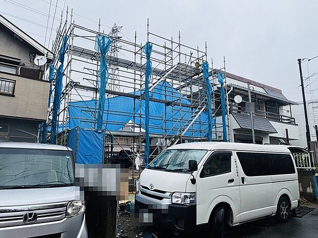 南側のお部屋から出入りできる、奥行きのあるワイドバルコニー。心地よい陽射しと暖かな風を楽しむことが出来ます。