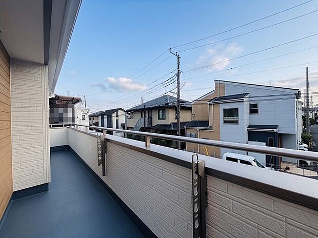 窓から眺める風景は一日の疲れを癒すヒーリングを奏でる、心地の良い時間を演出してくれます。室内も重要ですが、周りの環境もマイホーム選びの大事なポイント