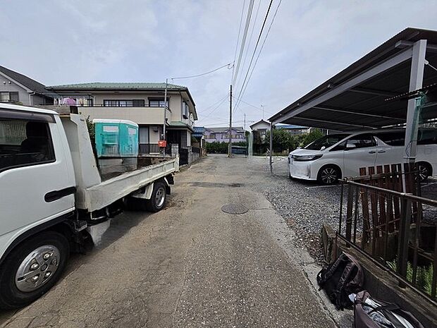 戸建てが立ち並ぶ静かな住宅街。四季折々の移り変わりを感じながら自然と楽しみ、暮らす、そんな毎日を日々の中で感じられる住環境 