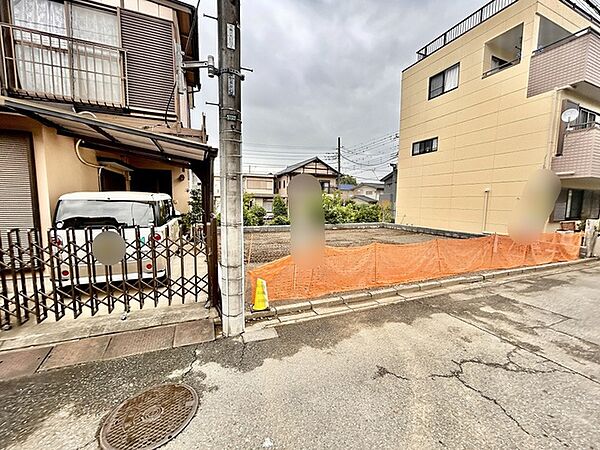 南道路に面しており日中もたくさんの陽が入ります。風通りや周辺環境など実際に現地にてご確認ください。
