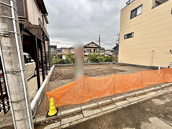 北側は水路になっており南北で解放感があります。