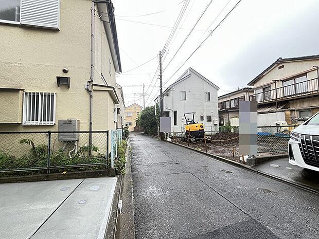 南道路に面しており日中もたくさんの陽が入ります。風通りや周辺環境など実際に現地にてご確認ください。