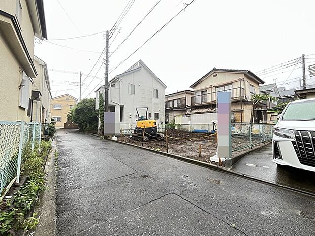利便性と静寂が共存するエリアに位置しており、日々の暮らしをゆったりと描ける場所となっています