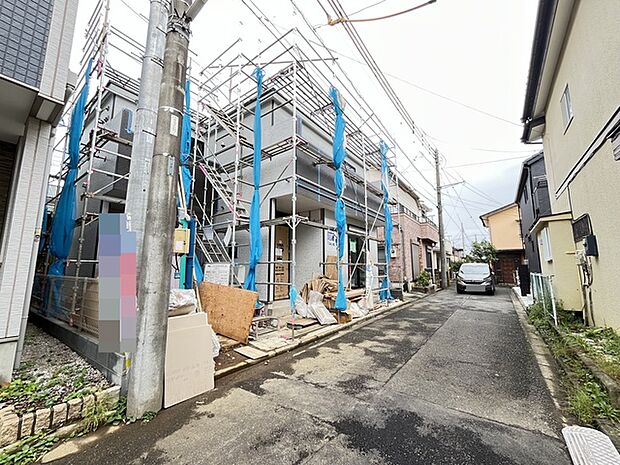 南道路に面しており日中もたくさんの陽が入ります。風通りや周辺環境など実際に現地にてご確認ください。 