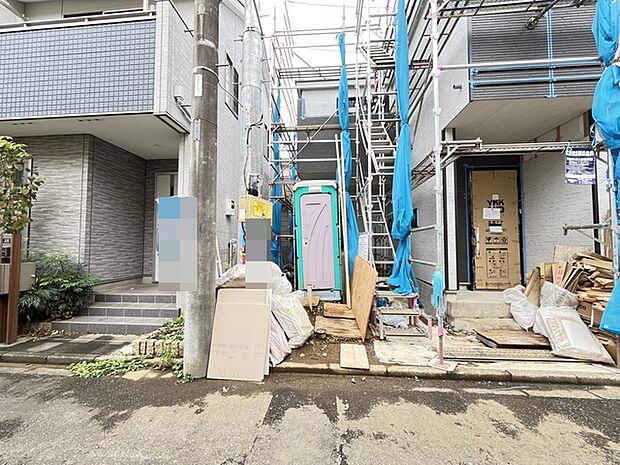 カースペースは1台駐車できます。車庫の出し入れのしやすさなど、実際に現地にてご確認ください。 