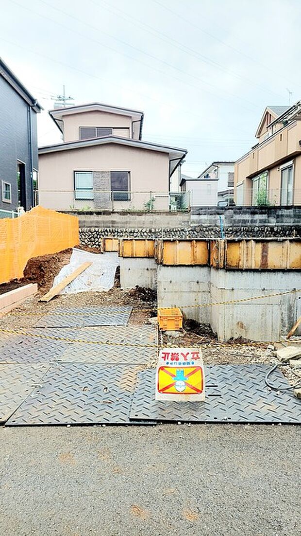 戸建てが立ち並ぶ静かな住宅街。四季折々の移り変わりを感じながら自然と楽しみ、暮らす、そんな毎日を日々の中で感じられる住環境