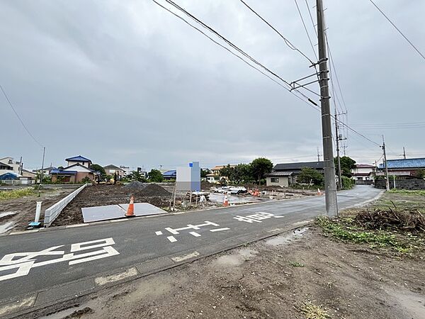 周辺環境と調和する、落ち着いた暮らしの礎を築ける広々とした土地。新しい生活の始まりを予感させます