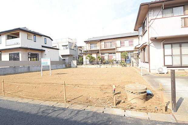 戸建てが立ち並ぶ静かな住宅街。四季折々の移り変わりを感じながら自然と楽しみ、暮らす、そんな毎日を日々の中で感じられる住環境