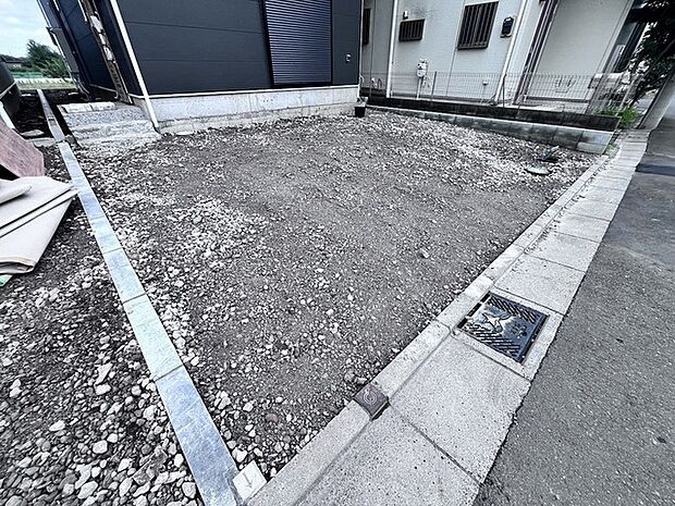 戸建てならではのお庭スペース。BBQやガーデニング、お子様のプールなど、、、、様々な楽しみ方ができるプライベート空間。ご家族皆さままで思いっきりお楽しみください。