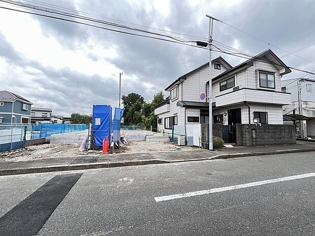 整然とした区画が広がり、新しい暮らしの始まりを感じさせる開放的なロケーションです