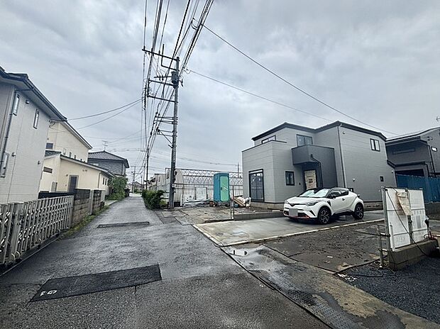 戸建てが立ち並ぶ静かな住宅街。四季折々の移り変わりを感じながら自然と楽しみ、暮らす、そんな毎日を日々の中で感じられる住環境