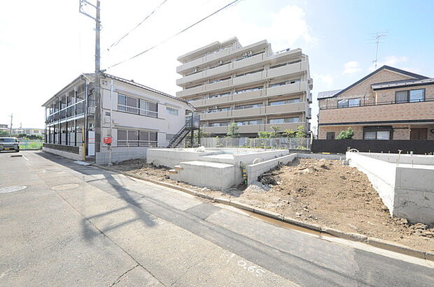 南道路に面しており日中もたくさんの陽が入ります。風通りや周辺環境など実際に現地にてご確認ください。