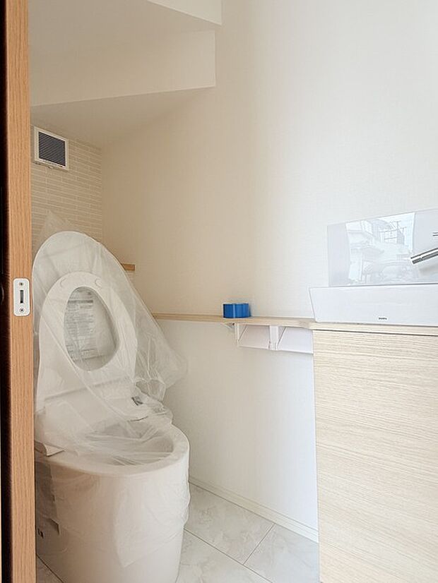 1.2階にそれぞれトレイがございます。朝の混雑時に分散して利用できるほか、ゲスト用としても使い分けることもできます。